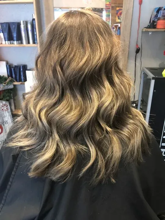 https://cdn.salonspotlight.com/photos/HqZUNgK6l8qtk63SrKc1/63ae1ee8-cd4a-4cad-9eb1-7e9cde2f8f57_720x720