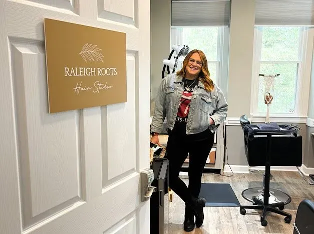 https://cdn.salonspotlight.com/photos/HrgS8e306WICpcJ7oeJj/0b536c5b-caf4-4121-b227-1c9627f0a0ea_720x720