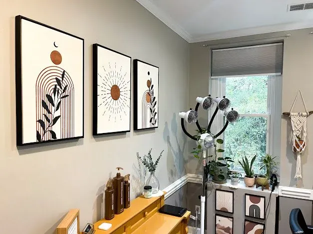 https://cdn.salonspotlight.com/photos/HrgS8e306WICpcJ7oeJj/8874f5f3-7254-4c73-b4b5-9b5ba15b7036_720x720
