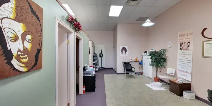 https://cdn.salonspotlight.com/photos/HtBkt94NXuYNTZWh1aB2/10b9fa49-3428-46f4-b13a-e7bb2ef54c32_720x720