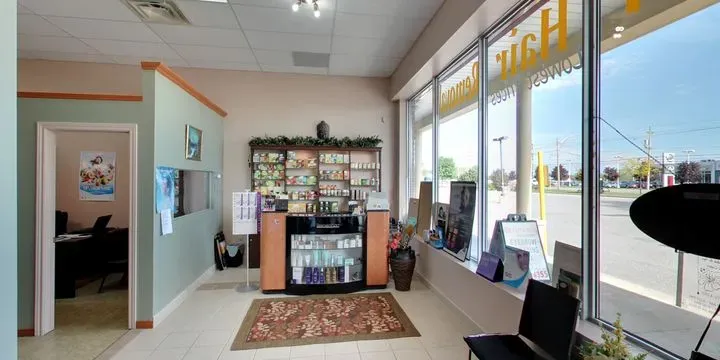 https://cdn.salonspotlight.com/photos/HtBkt94NXuYNTZWh1aB2/91a47650-cfda-4f9c-bb77-5b228d4b54e4_720x720