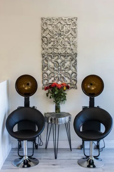 https://cdn.salonspotlight.com/photos/HttNO7ZBMtlOw2iI5R97/8aafefa9-6d79-4abd-9c0f-3d5b168e7723_720x720