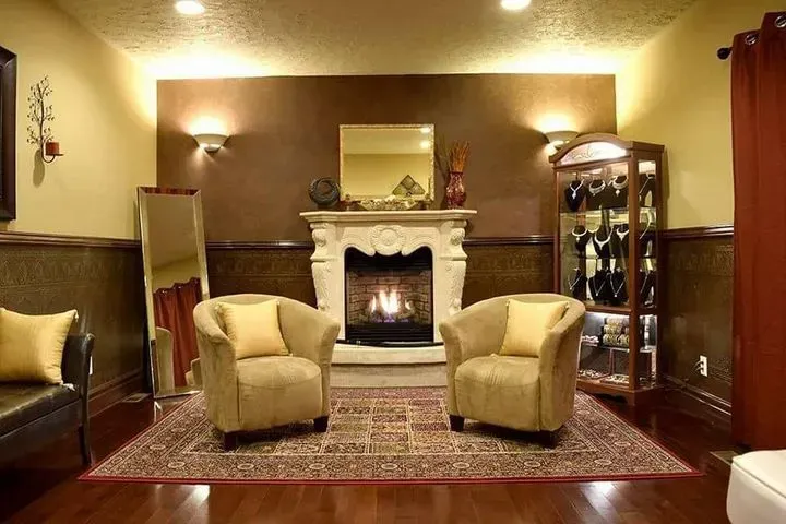 https://cdn.salonspotlight.com/photos/HuXqjgArqITOmDePMVCH/682b032e-8ef2-4c19-9318-dad493f1696d_720x720