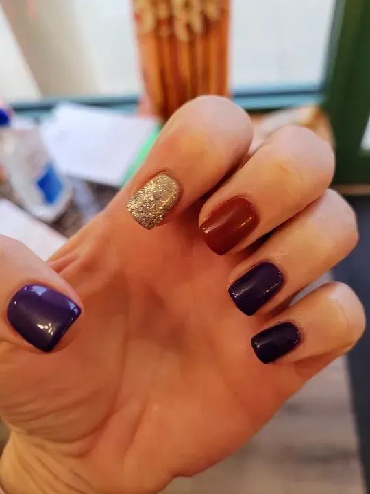 https://cdn.salonspotlight.com/photos/Hwhc4xFatIeC8bI0iJnn/2f4fecbb-539d-4daa-baae-e025752543e4_720x720