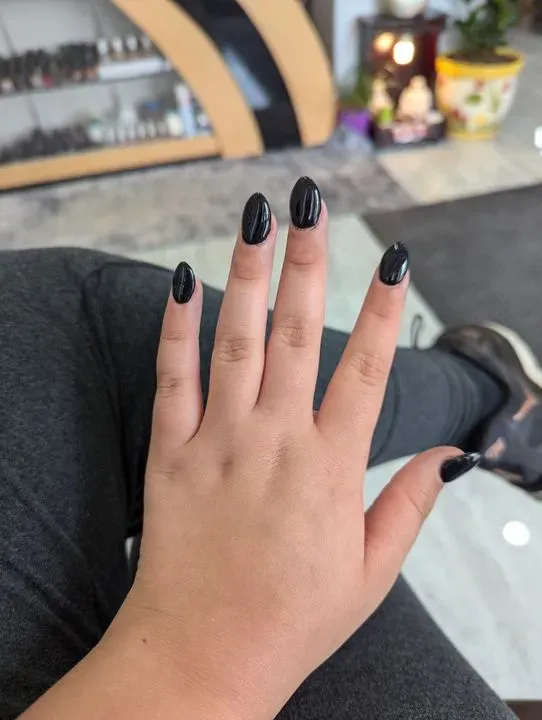 https://cdn.salonspotlight.com/photos/Hwhc4xFatIeC8bI0iJnn/6c91f11e-da33-447d-bc01-6c4acfe85141_720x720