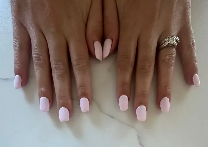 https://cdn.salonspotlight.com/photos/Hwhc4xFatIeC8bI0iJnn/f9c7d790-3b3e-4613-91b9-5cfd55ebd9a8_720x720
