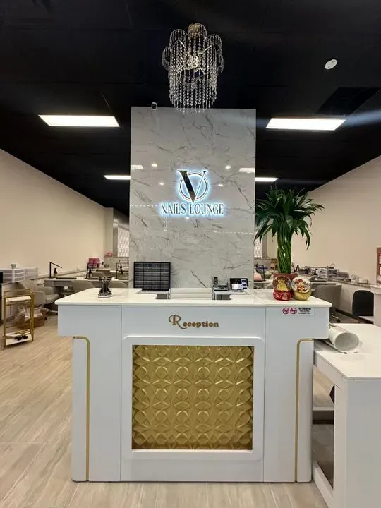 https://cdn.salonspotlight.com/photos/HxPmnDsVwGTzw4fG6Dpm/00e97beb-4bc6-4e49-aa5e-8a839a7c5825_720x720