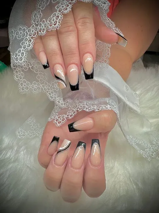 https://cdn.salonspotlight.com/photos/HxPmnDsVwGTzw4fG6Dpm/1d6c6fee-471a-4ee8-b91e-3a79de1e39cd_720x720