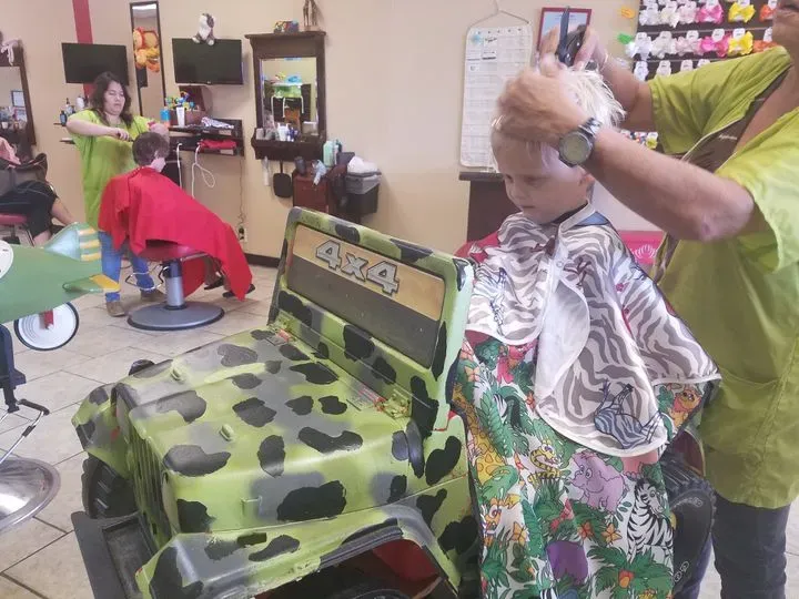 https://cdn.salonspotlight.com/photos/HxrK5MCHnIBMHbYLt8dR/0ac32603-5f97-4c47-8a36-4cffbddd0875_720x720
