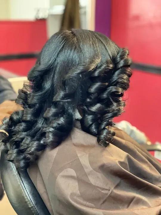 https://cdn.salonspotlight.com/photos/I0KttaEYsI44EAgIuhpR/921736a5-78af-457f-9778-fa9d0975e3d6_720x720
