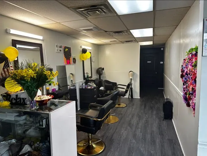 https://cdn.salonspotlight.com/photos/I0KttaEYsI44EAgIuhpR/f1a8332e-e59f-46fa-9bc1-0a9b589dd035_720x720