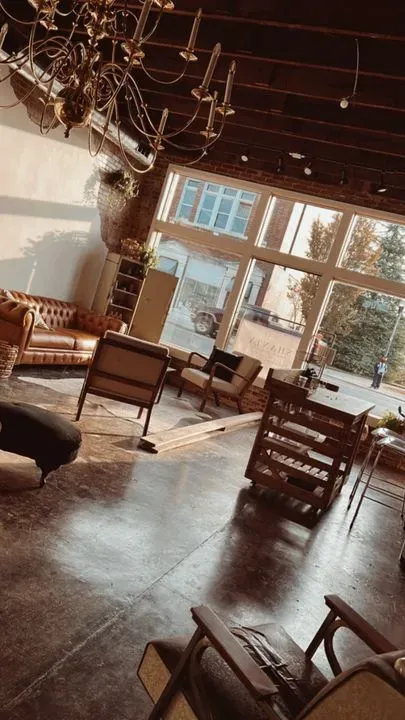 https://cdn.salonspotlight.com/photos/I0L0r40KCvPjWXsHPkab/c4fb2063-94b7-4954-ae24-59d4f222e4ed_720x720