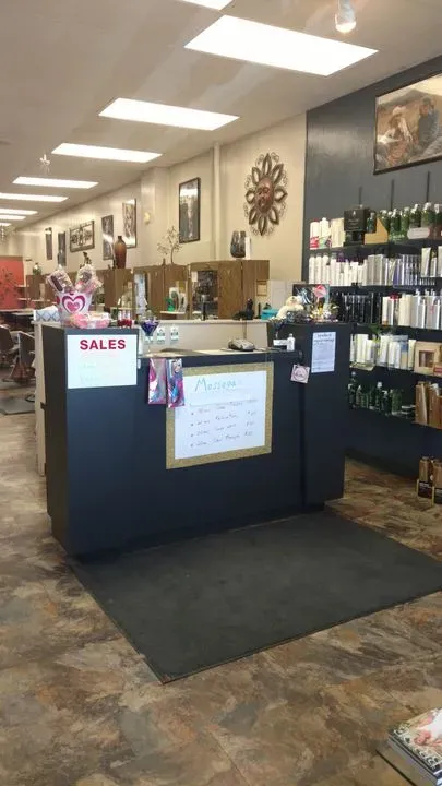 https://cdn.salonspotlight.com/photos/I2t6A6Gkc1fQomSgacRm/50a73986-59ea-4dd8-abce-27f294e433ad_720x720