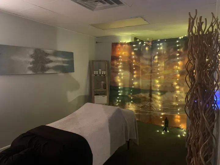https://cdn.salonspotlight.com/photos/I2xfbFIPwVLMfe8QE7iT/2c29b79c-c53f-47e4-a32a-5d78b1264310_720x720