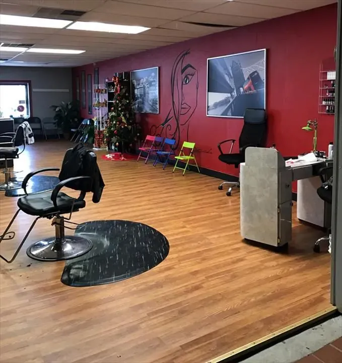 https://cdn.salonspotlight.com/photos/I31MVnCJ1dUc8WA4JwJV/d6fc8557-6350-486c-9a05-158074d9b170_720x720