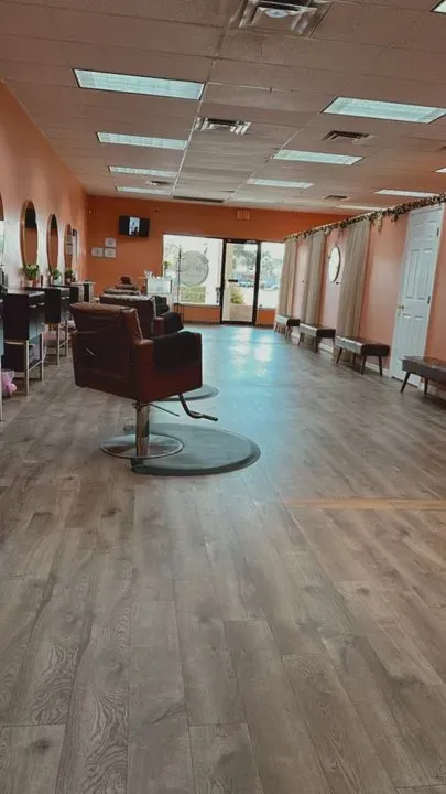 https://cdn.salonspotlight.com/photos/I3aFaT1XLJ6JDnAjDEoY/a53b7077-89e9-4352-8281-574d1b911c1f_720x720