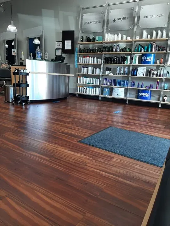 https://cdn.salonspotlight.com/photos/I5gfYgpZsW2Qe2HCFsRd/9b2ac57c-3f2b-42b6-a6d7-36c7107fe710_720x720