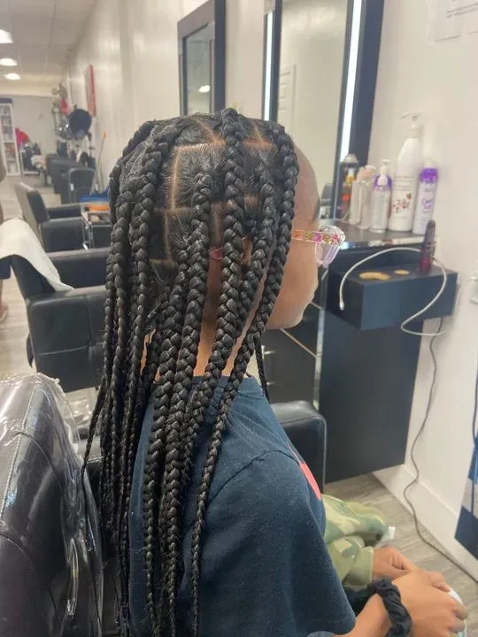 https://cdn.salonspotlight.com/photos/I9493gSjcNxEAapgZKNm/bffdb383-571c-40da-9d6c-450132a7c7e7_720x720