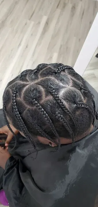 https://cdn.salonspotlight.com/photos/I9YM88k43eWqVnyadZ7j/8e880a11-dd8d-4dbb-9052-46f62f889ffb_720x720