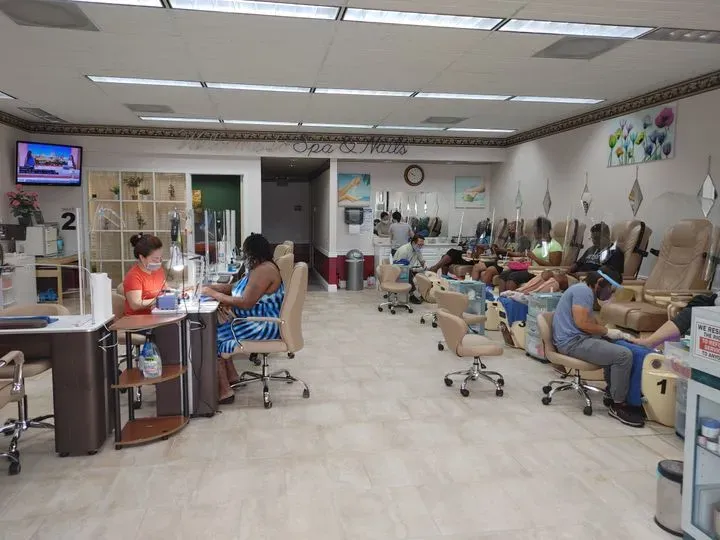 https://cdn.salonspotlight.com/photos/IASFk33t89ufs8Igh8jZ/bec10450-0ac4-4c9e-9498-729dae70cc33_720x720