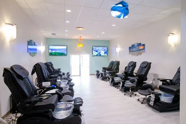 https://cdn.salonspotlight.com/photos/IBBTz0SnzK6n3toR9fnx/0967f77d-7501-4c21-8fa9-19730b71db74_720x720