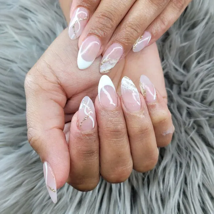 https://cdn.salonspotlight.com/photos/IBBTz0SnzK6n3toR9fnx/70ba3a55-1ee5-4c22-ac59-18ef6652c015_720x720