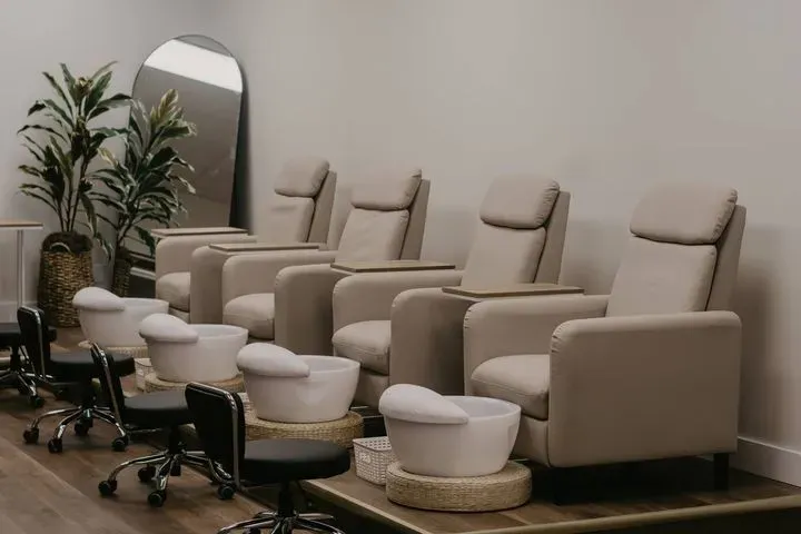https://cdn.salonspotlight.com/photos/IBHSQY8Tnq3hoZJP3e5S/f3ad000e-97cd-4b9b-ab3f-5a8873e35853_720x720