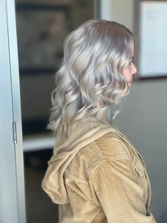 https://cdn.salonspotlight.com/photos/ICqiKAvVhlV2RbDhu6Qb/1f5c3540-6d53-464f-9b8b-b5b5e2a9feff_720x720