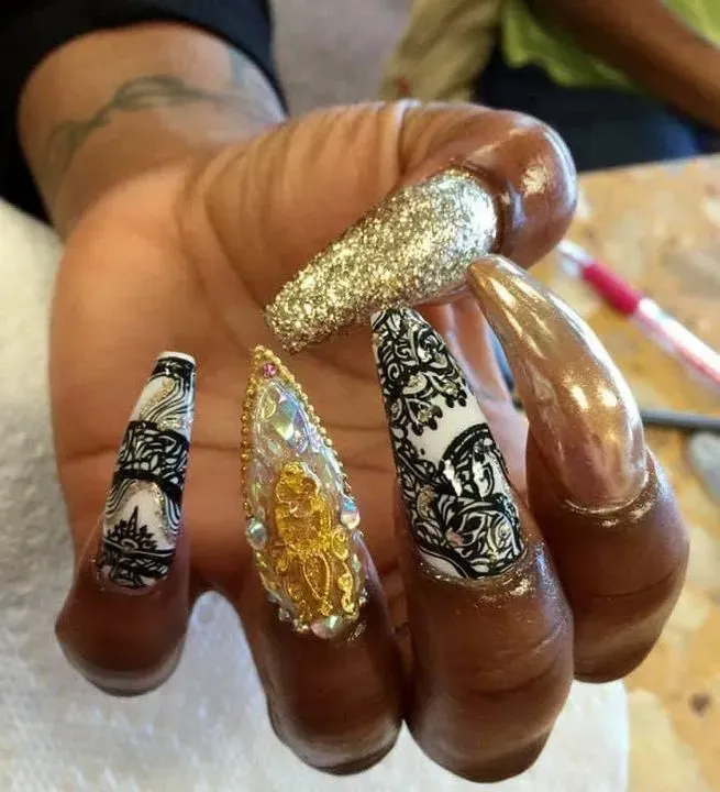 https://cdn.salonspotlight.com/photos/IDsBxjDHaGRT8eNxI5X7/42cb7be0-09c7-46e9-a69f-c227d6331453_720x720