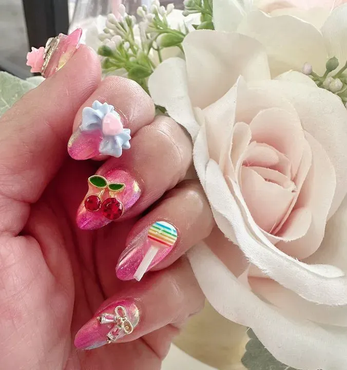 https://cdn.salonspotlight.com/photos/IDsBxjDHaGRT8eNxI5X7/9d7a274b-3a1a-4a6e-912d-c4b94a885959_720x720