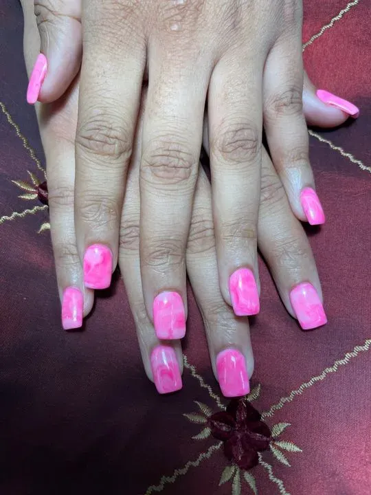 https://cdn.salonspotlight.com/photos/IDsBxjDHaGRT8eNxI5X7/b1c154d6-5e22-4fd8-b9f2-ba4516ba2640_720x720
