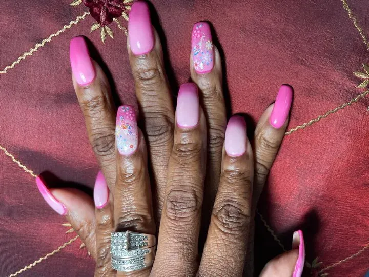 https://cdn.salonspotlight.com/photos/IDsBxjDHaGRT8eNxI5X7/deda2f60-b9c1-4381-9fd2-63a1ce486bbc_720x720