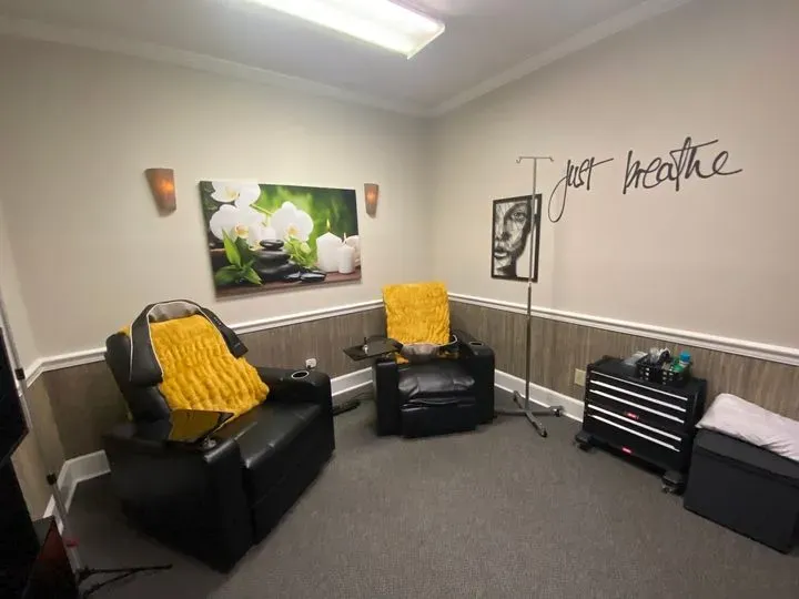https://cdn.salonspotlight.com/photos/IEkYzspGsbF5t8wTSKaC/7dce10e1-8a03-494f-af7f-6ed7d265c6f1_720x720
