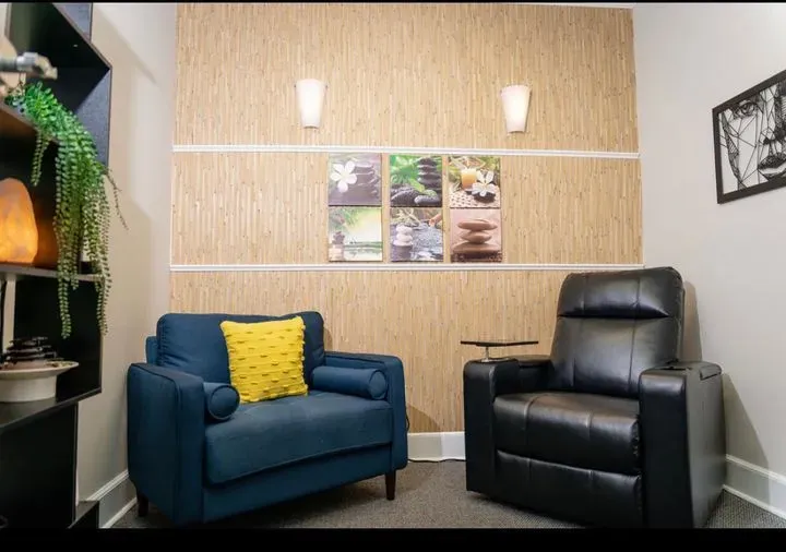https://cdn.salonspotlight.com/photos/IEkYzspGsbF5t8wTSKaC/88c67795-1280-4994-9998-8535126d246d_720x720