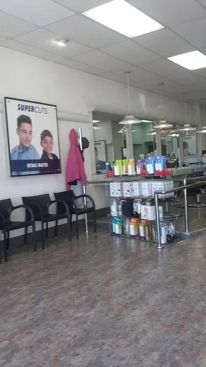 https://cdn.salonspotlight.com/photos/IEtABvZmFVnZXywLDpXw/1b92156b-6ce8-411a-bcff-7fa6130199de_720x720