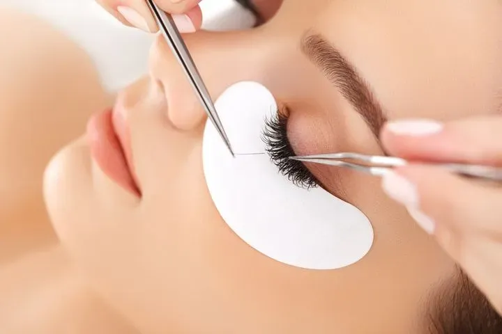 https://cdn.salonspotlight.com/photos/IG2cSdJpjvcpZUOcsLYf/538415fa-0589-4466-9ed3-73259803b88a_720x720