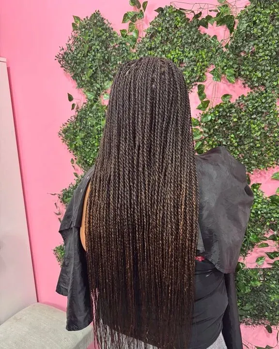 https://cdn.salonspotlight.com/photos/IGgMBNOxwgfeSPiBivCJ/08d0362d-da49-4b5e-aa25-13f77a4edf43_720x720
