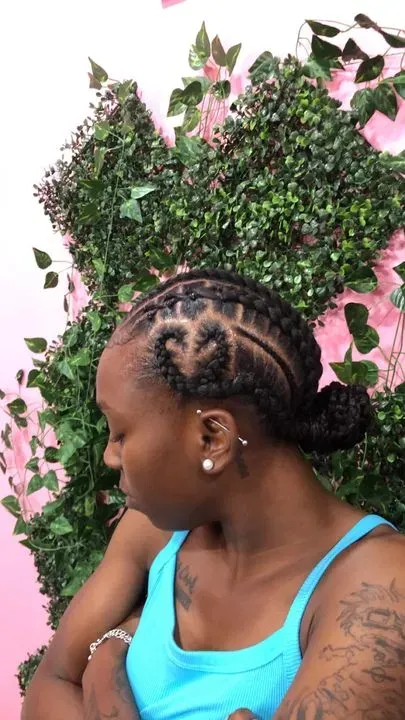 https://cdn.salonspotlight.com/photos/IGgMBNOxwgfeSPiBivCJ/4cdbb92b-6639-4620-a274-924707b5b9fd_720x720