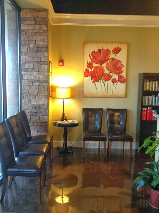 https://cdn.salonspotlight.com/photos/IHaSyXnLr5guSsF2LduE/59302eee-6f87-459a-a6f0-06e0bb78fd87_720x720