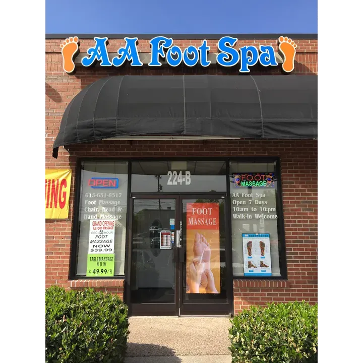 https://cdn.salonspotlight.com/photos/IIaigrw2DzX4NQbKkGEE/0b545809-dbdd-4256-86a7-1aa7894cb65b_720x720