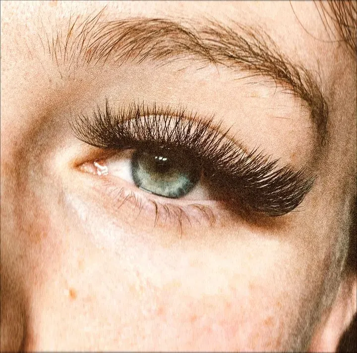 https://cdn.salonspotlight.com/photos/IIxdAhNgSNnjOTkay722/f6d9fb54-e6e1-461a-877f-34a17efc620b_720x720