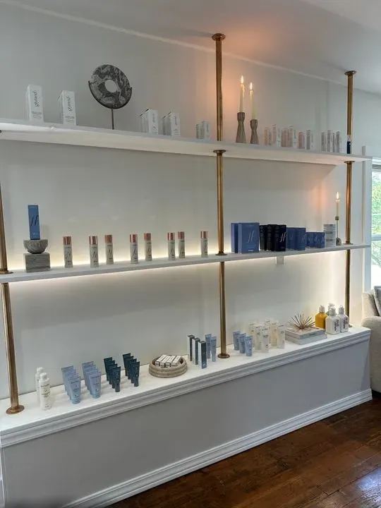https://cdn.salonspotlight.com/photos/IJ7DJ6DLodu803hLrMyA/2c95c880-073d-4c7c-bc30-70133085e562_720x720