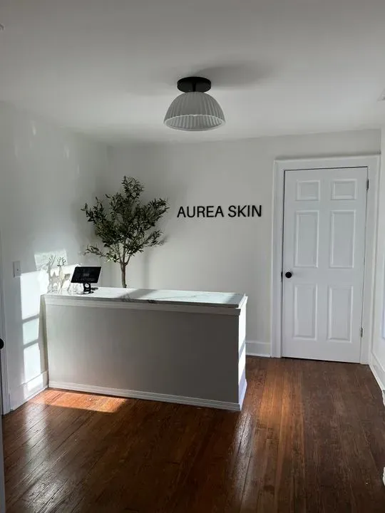 https://cdn.salonspotlight.com/photos/IJ7DJ6DLodu803hLrMyA/46aba54e-d260-4b2e-af1e-7df2f2d498ce_720x720