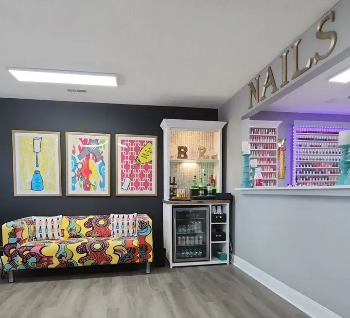 https://cdn.salonspotlight.com/photos/IJMjCNnoCR3oXNULQLDf/afb3068b-8c2f-46e4-861f-a465dc40bd6b_720x720