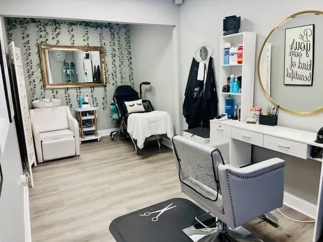 https://cdn.salonspotlight.com/photos/IJMjCNnoCR3oXNULQLDf/fd416835-d4b3-4204-b041-abccbbf01856_720x720