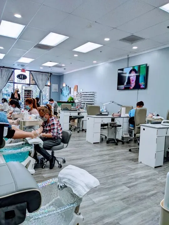 https://cdn.salonspotlight.com/photos/IJwsbzthqefBeCGr9qxH/40f67692-2cd6-4bb8-bb5c-2e0229b3c058_720x720