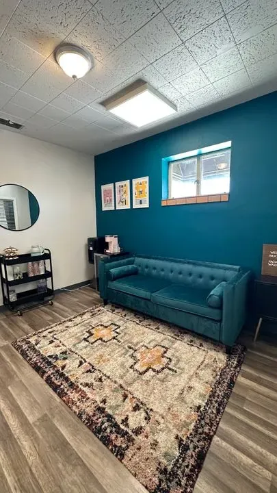https://cdn.salonspotlight.com/photos/ILRzbHwLez7zOEz7QDGY/72f98a58-0a03-4c28-947b-ecf5dfebde01_720x720
