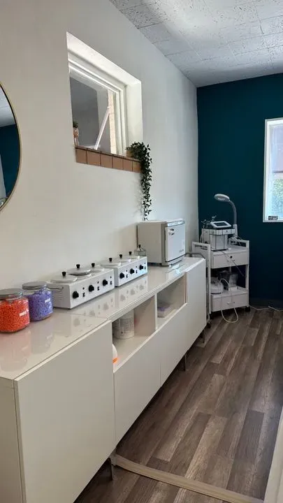 https://cdn.salonspotlight.com/photos/ILRzbHwLez7zOEz7QDGY/874d5c24-e80d-4cc0-a478-ebb5db1bec25_720x720