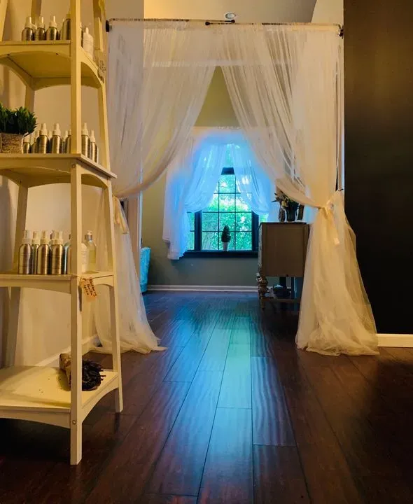 https://cdn.salonspotlight.com/photos/INUfcsP7xB35yrpUBAYR/833272b2-95ff-4540-8b56-3ca3bb57ef08_720x720