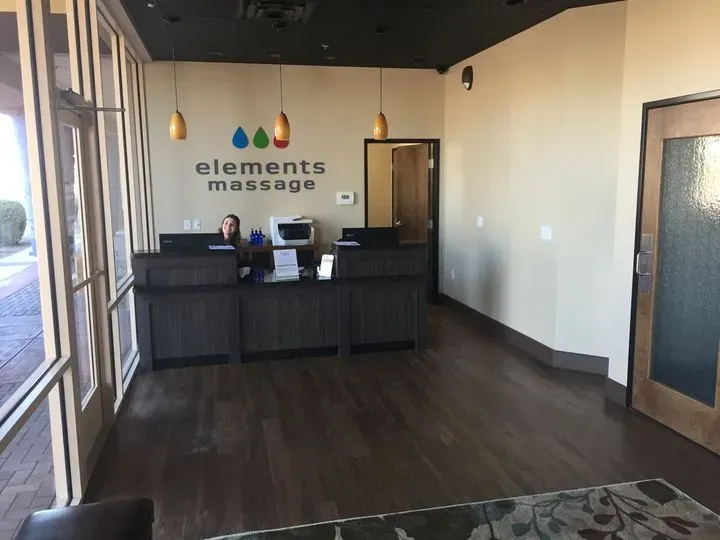https://cdn.salonspotlight.com/photos/INkccwsmHJasRa1wJaZ3/8cb406e2-03da-46e3-a186-93157523f86e_720x720